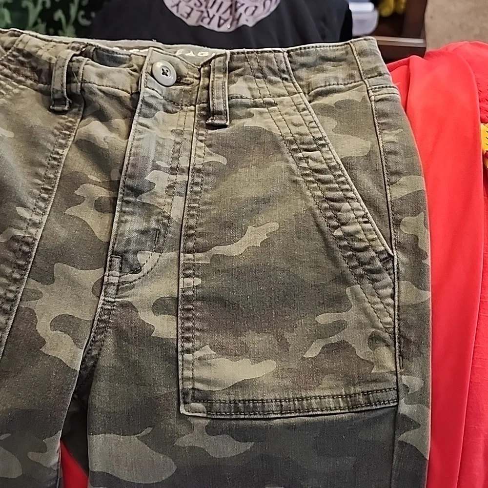 American Eagle Outfitters High Rise Camo Jeans Skinny Stretch Deep Pockets